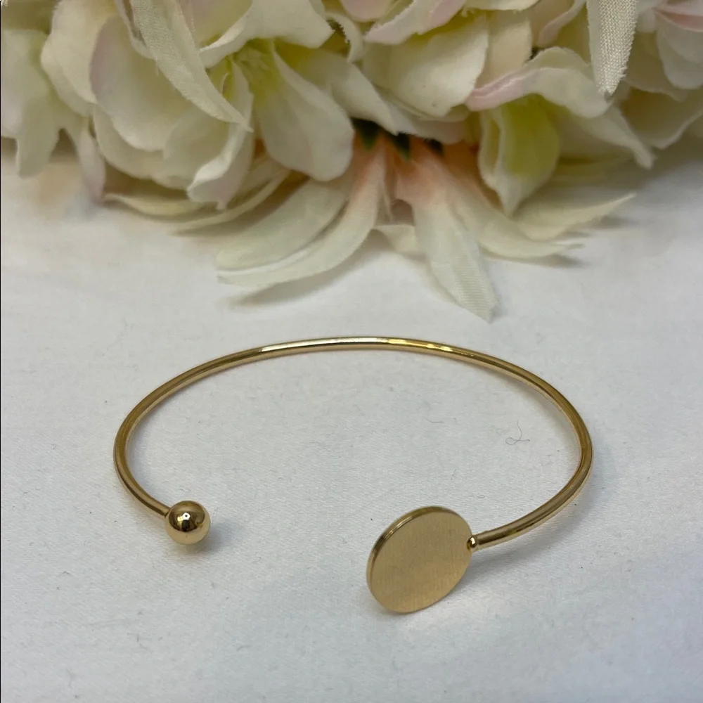 Cuff Bracelet Gold Open Circle  - Unbranded